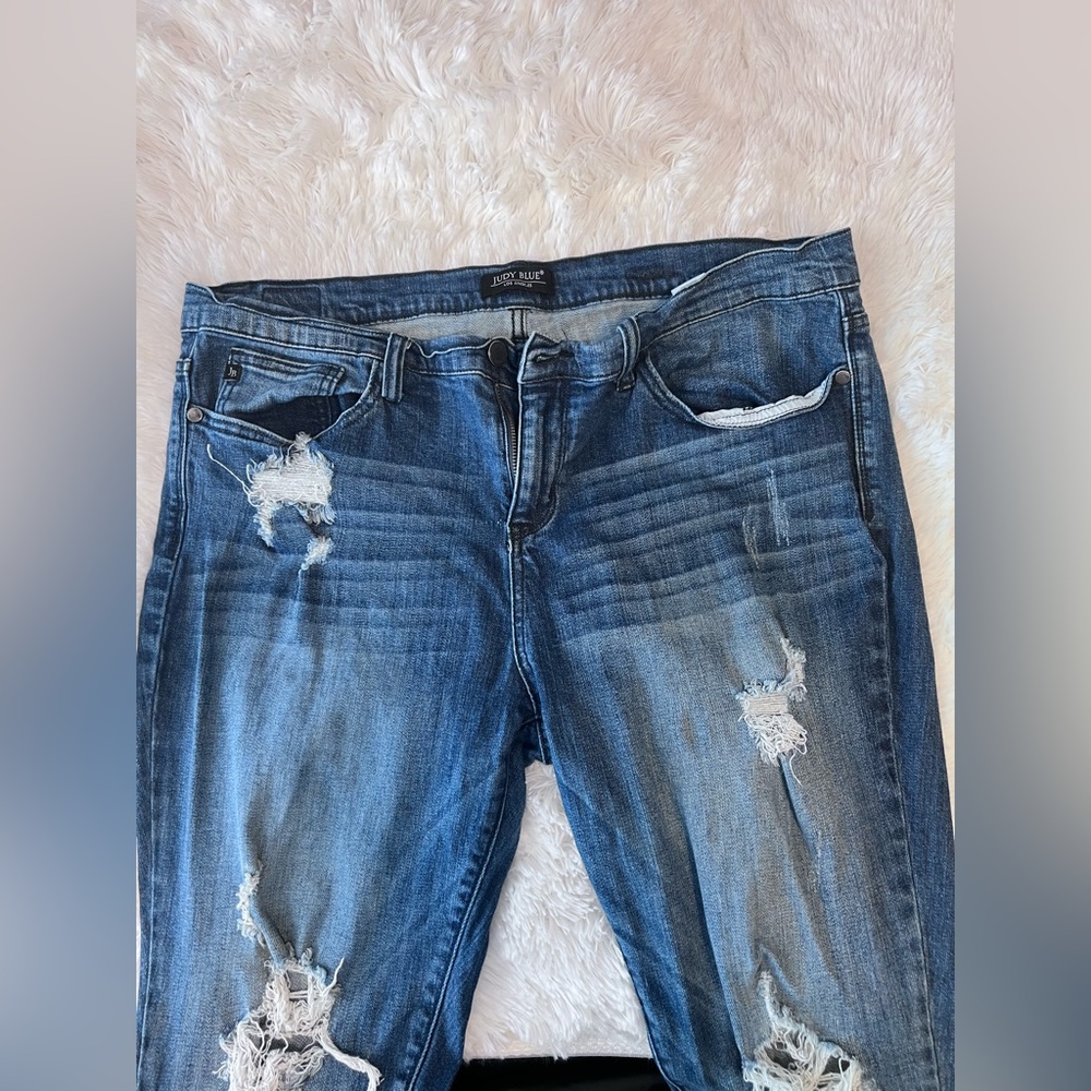 Judy Blue. 2XL jeans.  Ripped.